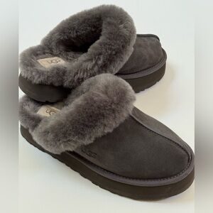 UGG Women's Disquette Clogs Suede & Sheepskin Sz8 (New without box)